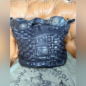 Campomaggi Edera Shoulder Bag "BETH" woven leather with studded strap